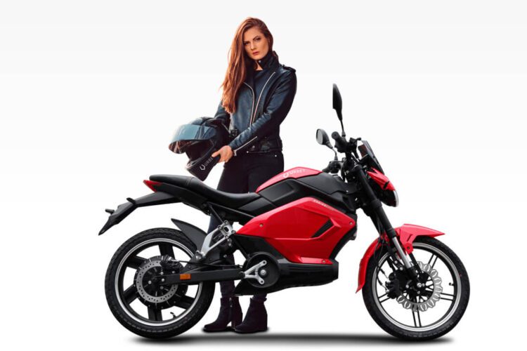 Una moto eléctrica barata para ciudad y algo de carretera