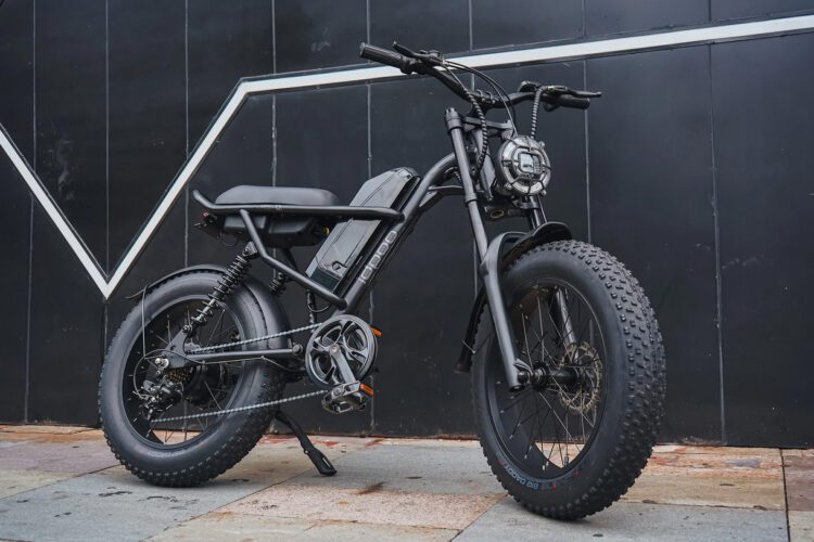 Ipdoo Z8, una fat bike eléctrica retro y potente en colaboración con AMPERBIKE