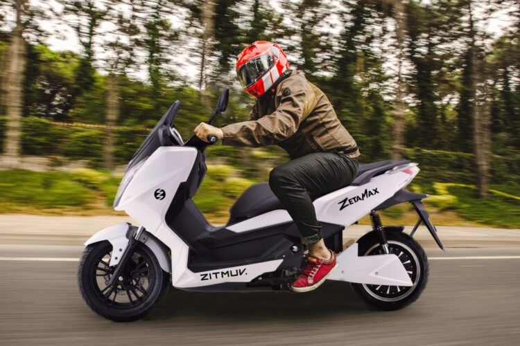 Nuevo Zitmuv Zeta Max 125e:  Maxiscooter eléctrico de alcance interurbano