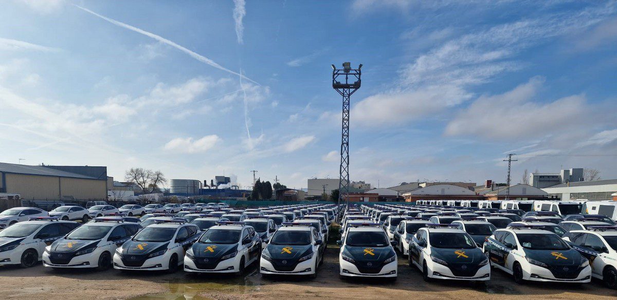 nissan entrega 230 leaf a la guardia civil