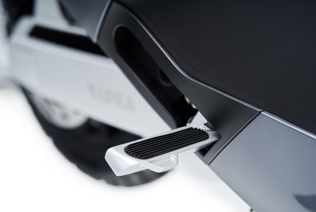 yadea g5s detalle estriberas 5 1