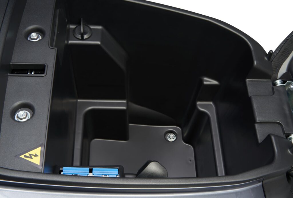 yadea g5s detalle hueco bateria 2