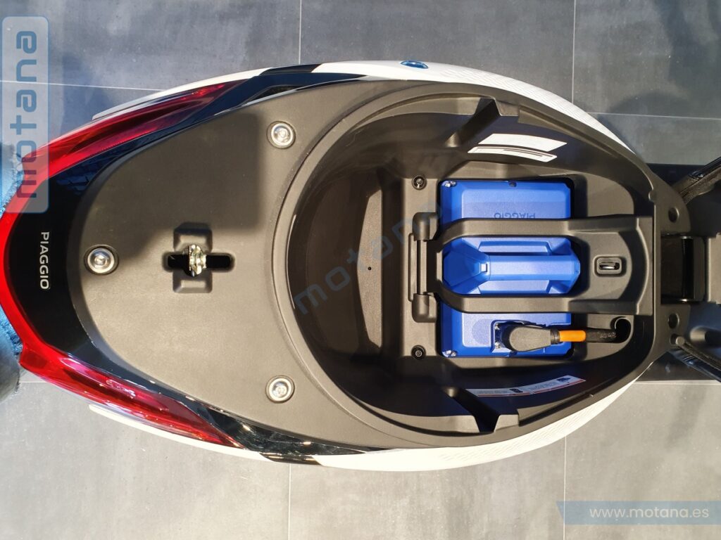 moto piaggio 1 active electrico nro 15