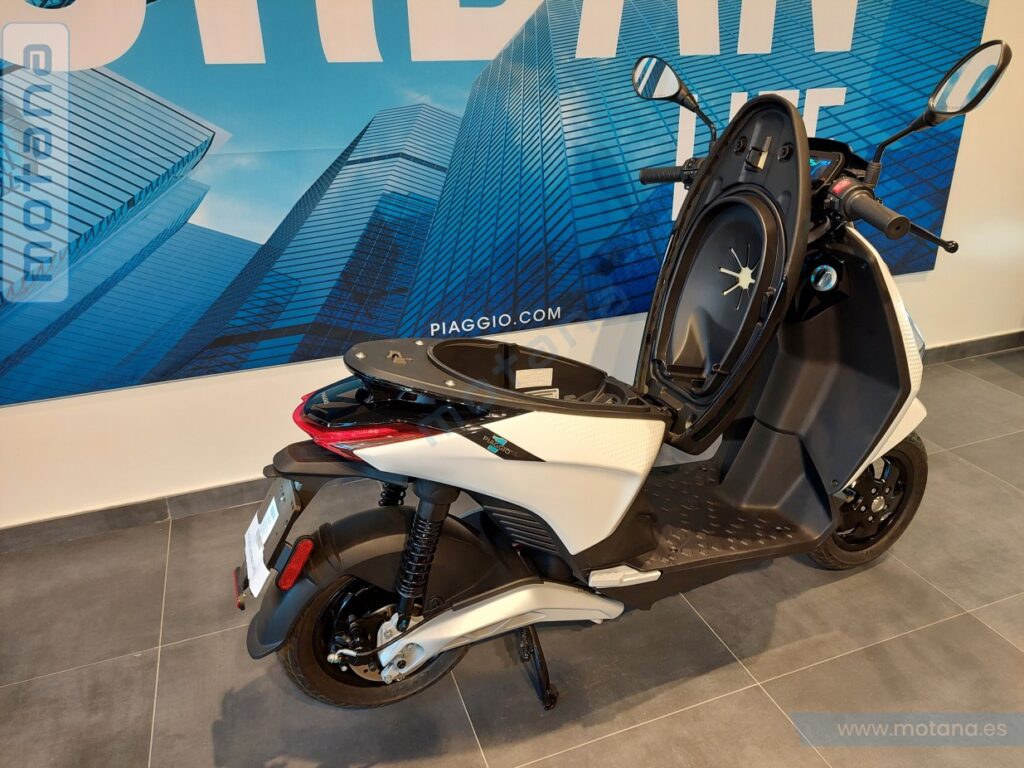 moto piaggio 1 active electrico nro 16
