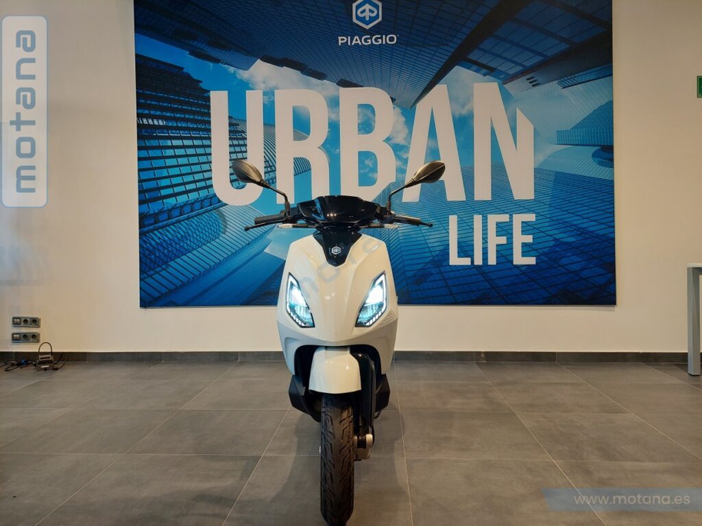 moto piaggio 1 active electrico nro 19