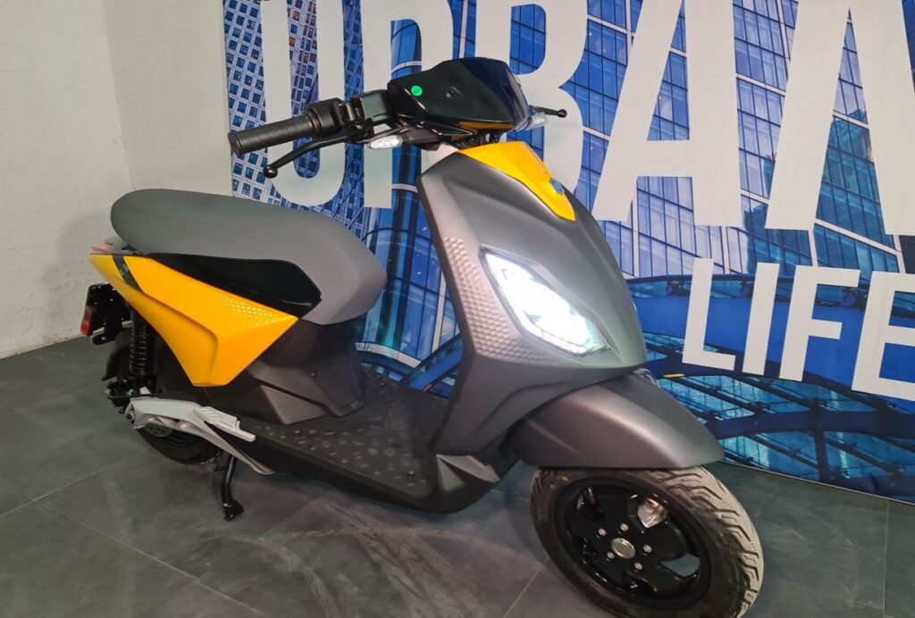 moto piaggio 1 active electrico nro 26